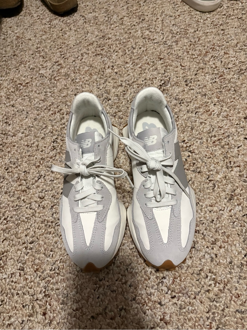 New Balance 327 Sneakers in White & Gray with Gum Outsole 8.5 women - Picture 2 of 7